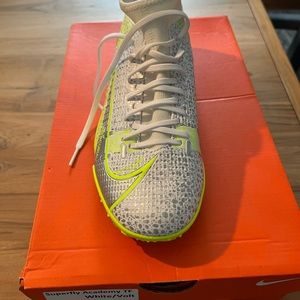 Superfly Academy tf -NEW never been worn. Turf soccer shoes.